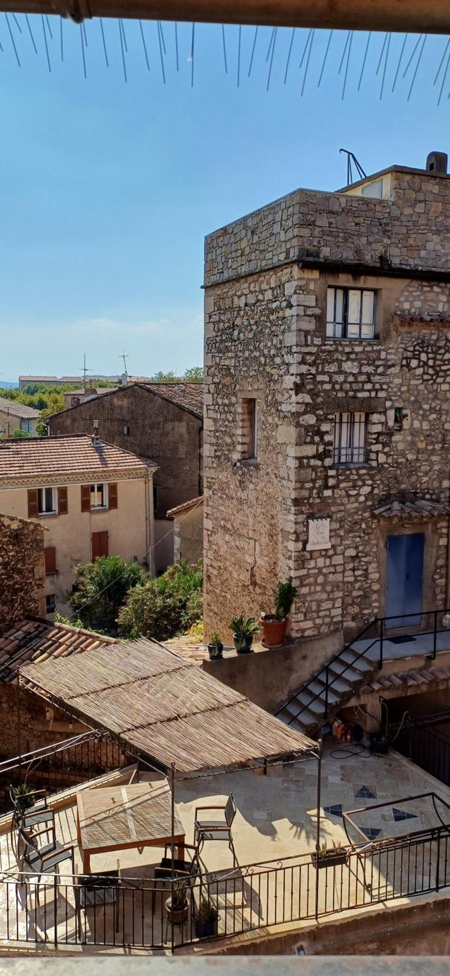 Duplex De Charme Avec Terrasse Au Coeur Du Village Lorgues Exterior photo